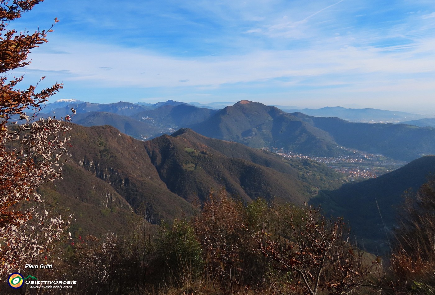 22 Vista verso la Val Seriana.JPG